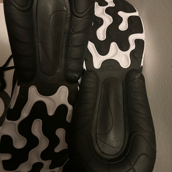 New Nike Air Max 270 React Black/White/Anthracite - Picture 5 of 5